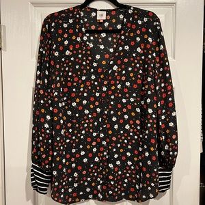 CAbi Cheerful Blouse Fall '20
Style: 3957
Size: L